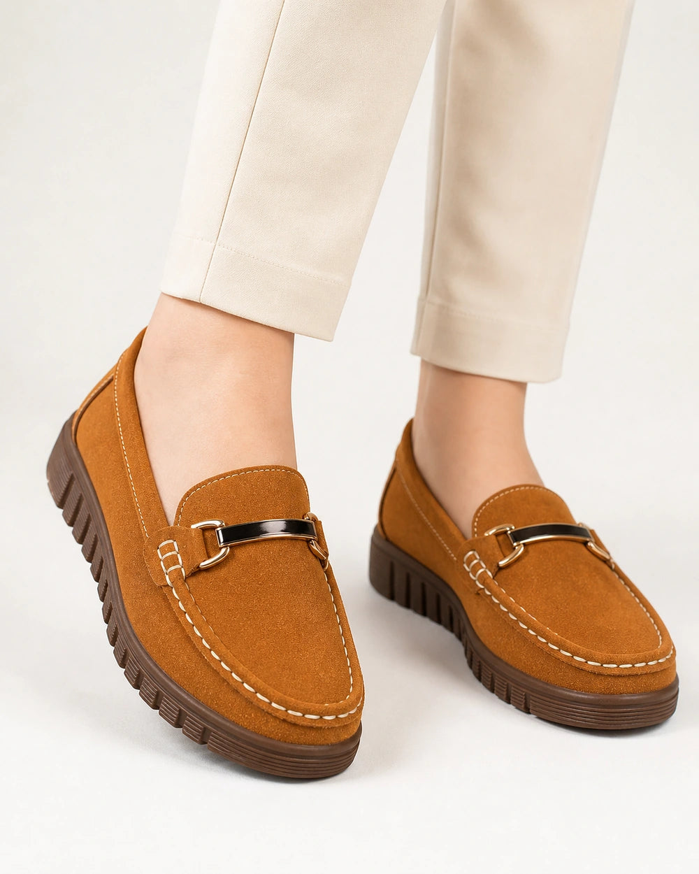 Mocassins bege de senhora com sola chunky e bridão — imagem do produto 11