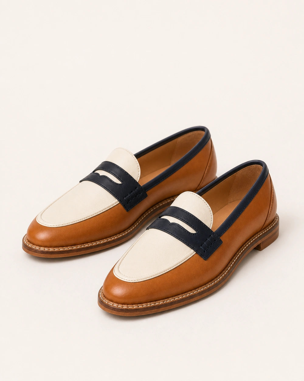 Mocassins castanhos e creme de senhora com bico redondo — imagem do produto 9