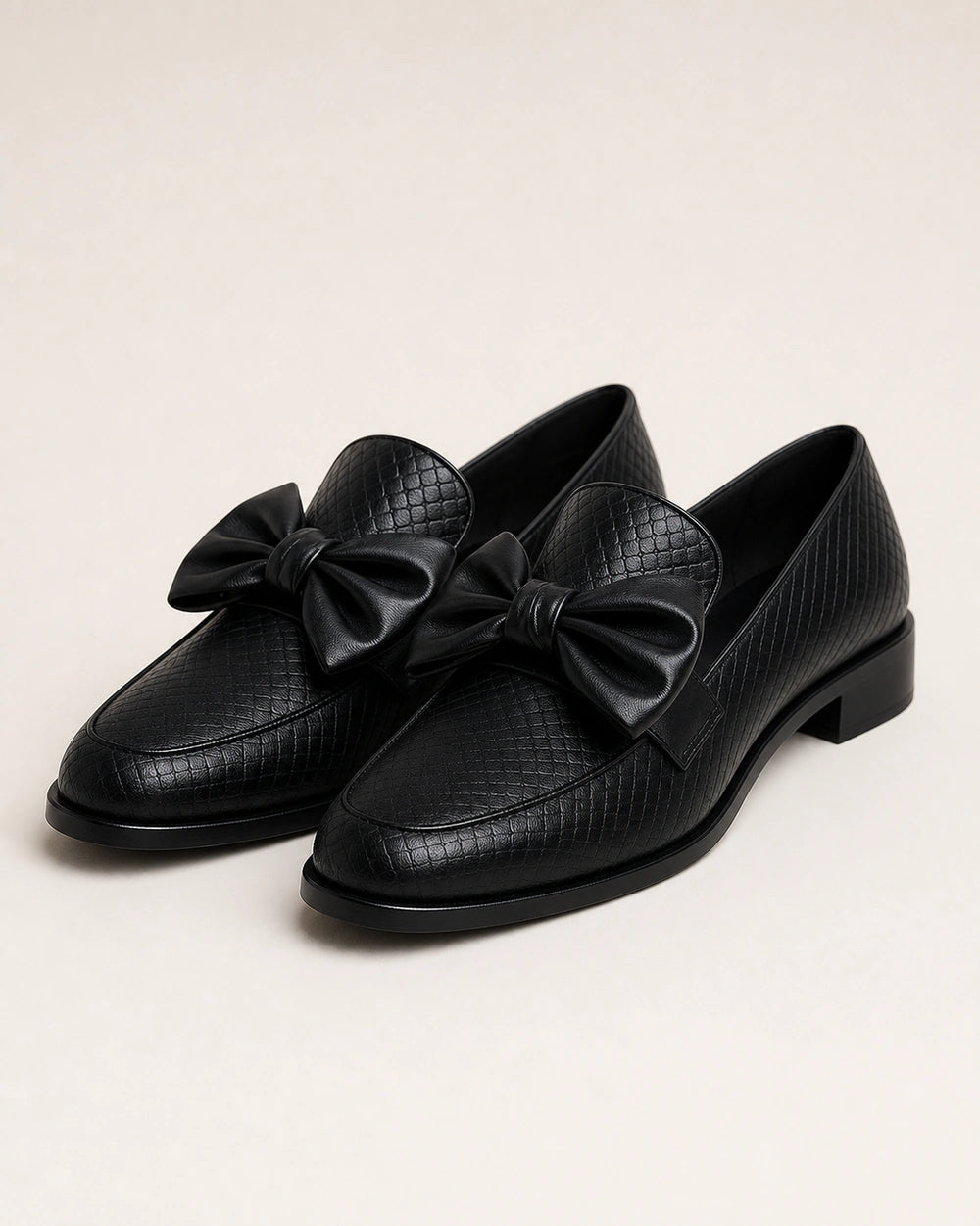 Mocassins pretos de senhora com laço e salto baixo — imagem do produto 9