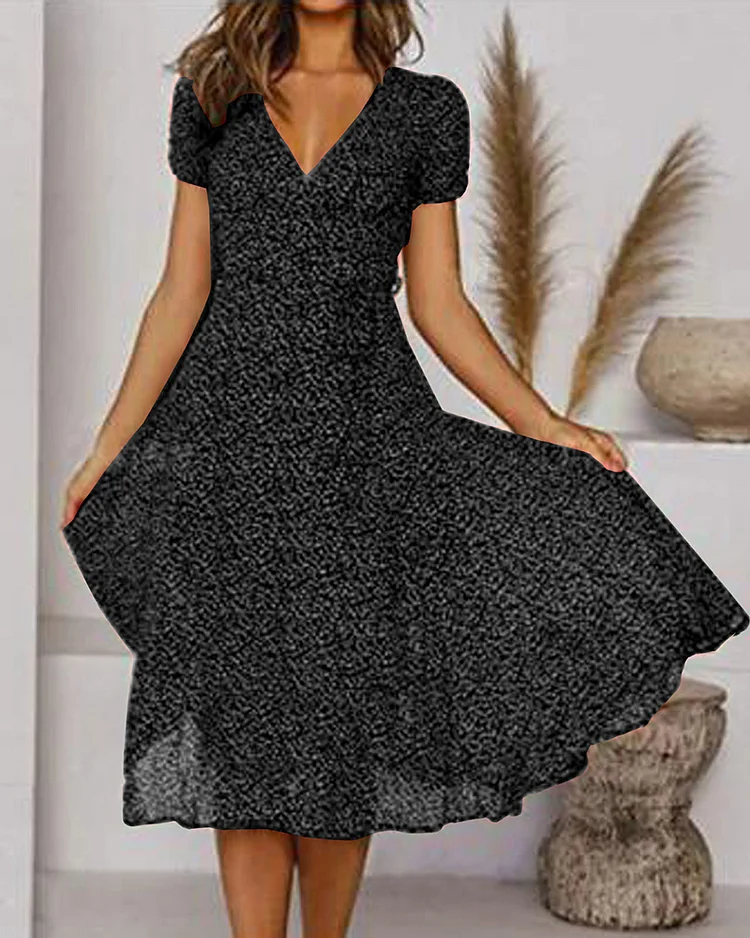 Cassandra | Vestido Midi Cruzado Floral – Decote em V Favorecedor | Verão Momount