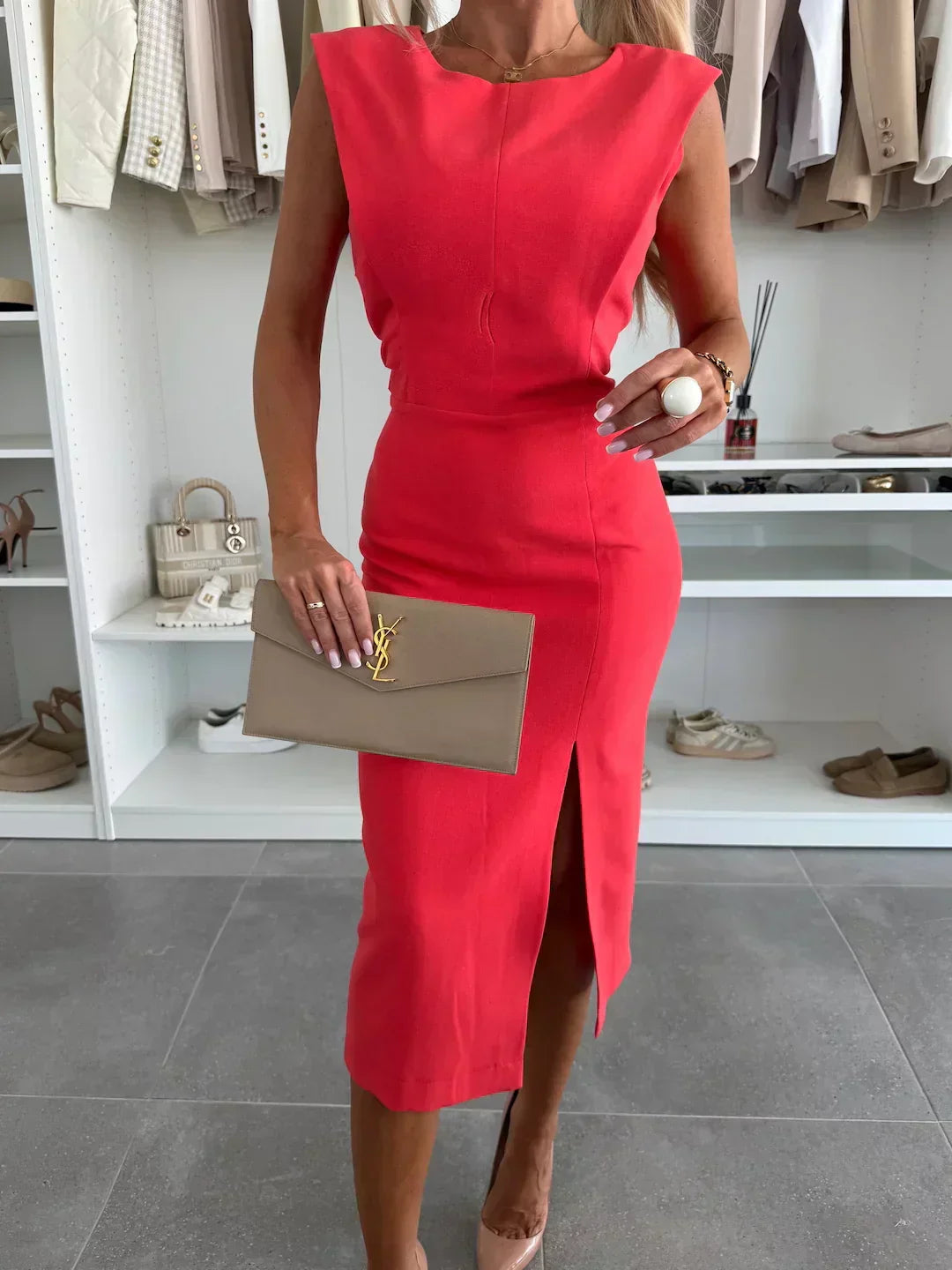 Serenella | Vestido Midi Justo Elegante Decote Redondo com Racha Lateral