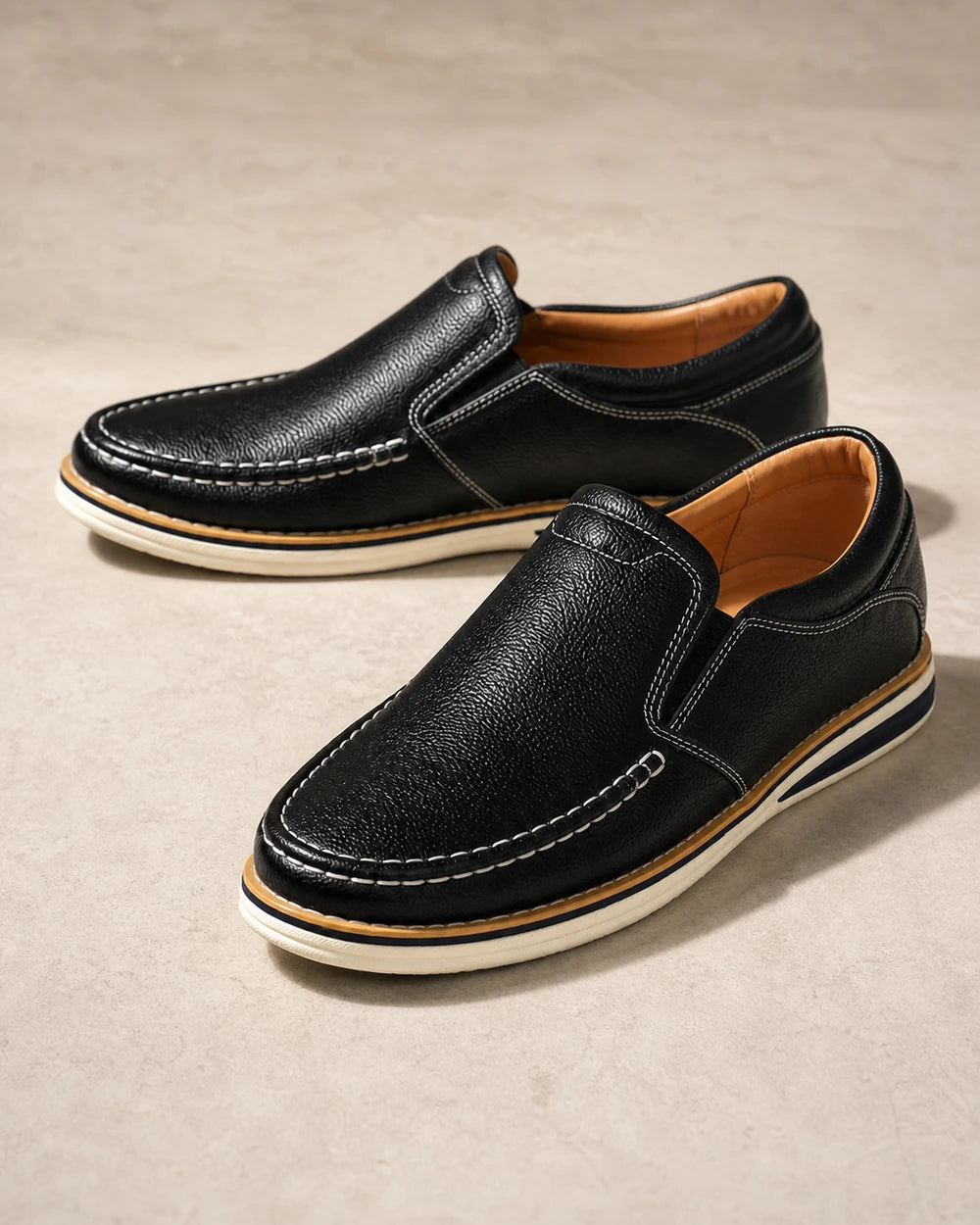 Mocassins de homem slip-on com pespontos manuais e painéis elásticos — image 2