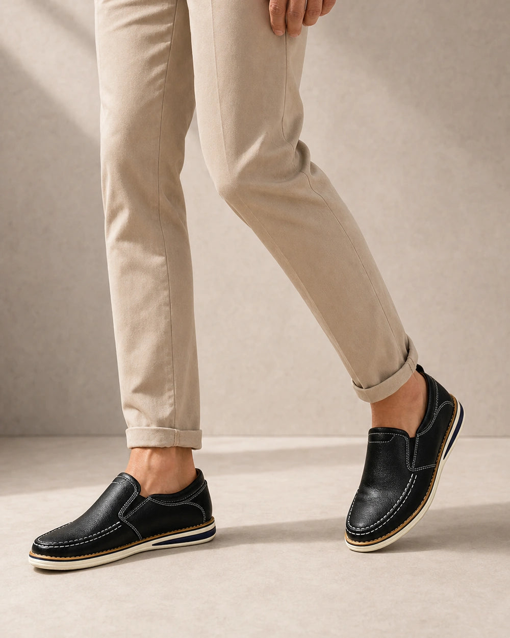 Mocassins de homem slip-on com pespontos manuais e painéis elásticos — image 6