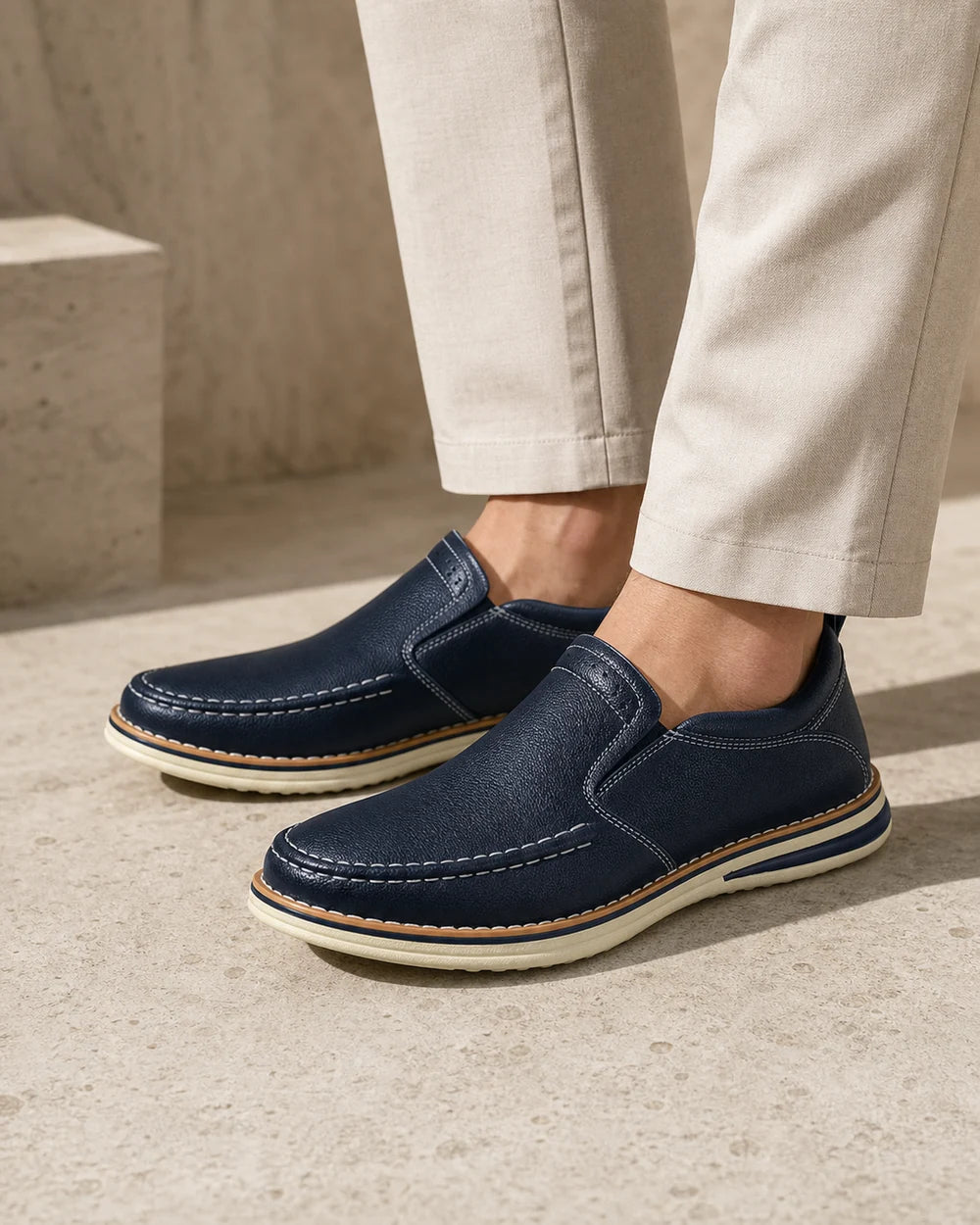 Mocassins de homem slip-on com pespontos manuais e painéis elásticos — image 10