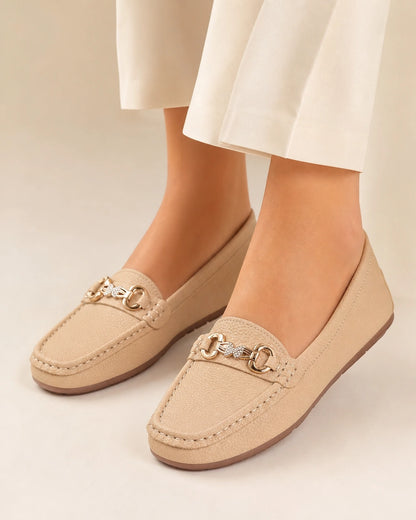 Mocassins bege de senhora com corrente dourada — imagem do produto 1
