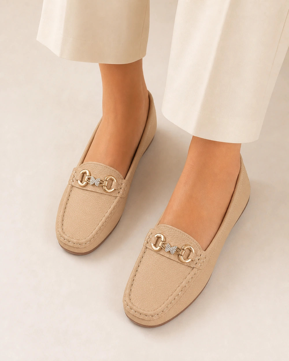 Mocassins bege de senhora com corrente dourada — imagem do produto 5