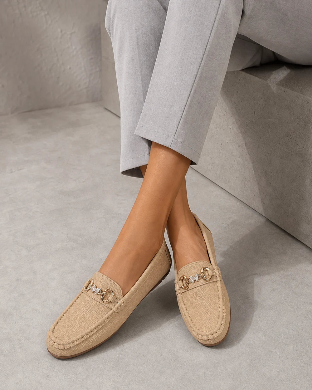 Mocassins bege de senhora com corrente dourada — imagem do produto 8
