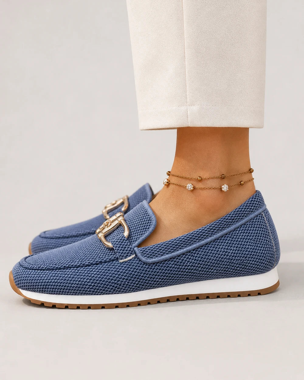 Mocassins de senhora azul-marinho com fivela dupla e sola desportiva — imagem do produto 4