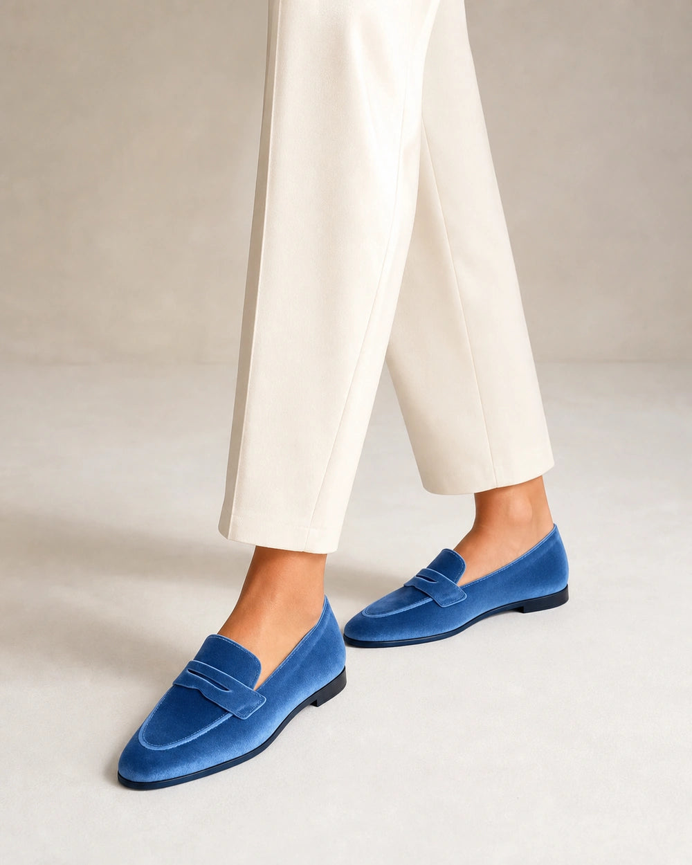 Mocassins azul-marinho de senhora com pala tom sobre tom — imagem do produto 2