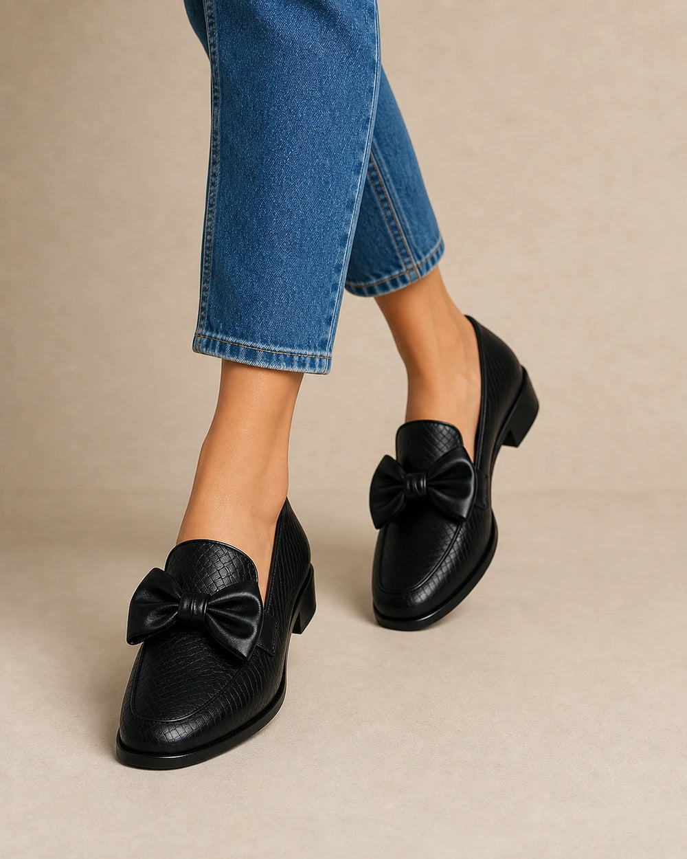 Mocassins pretos de senhora com laço e salto baixo — imagem do produto 7