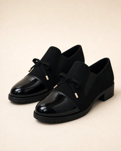 Mocassins pretos de senhora com biqueira brilhante e laço — imagem do produto 9
