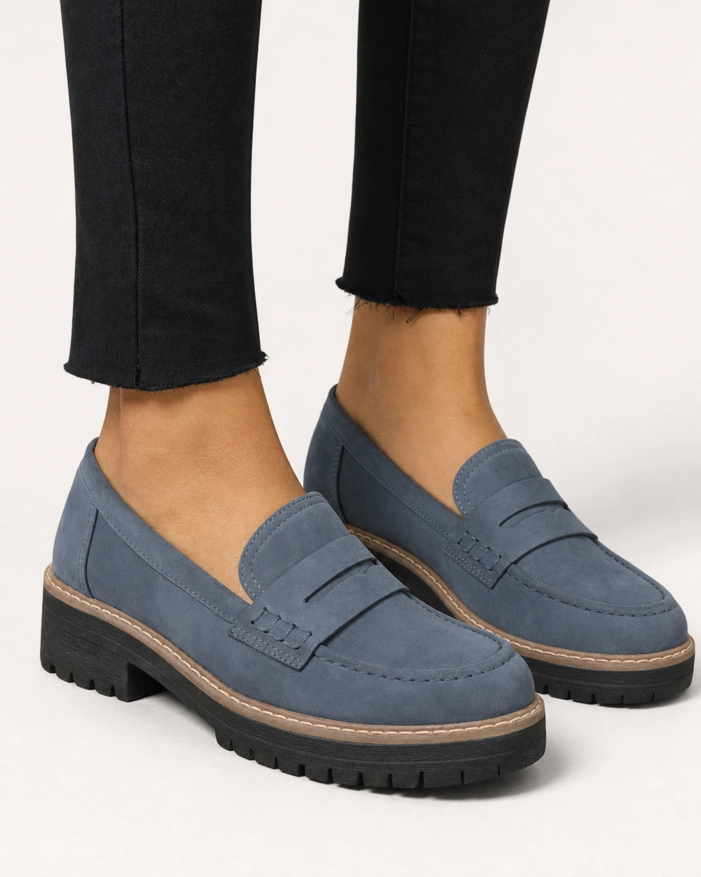 Mocassins de senhora pretos com sola tratorada — imagem do produto 11