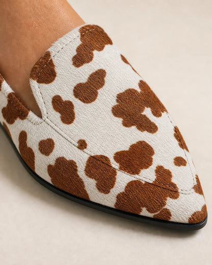 Mocassins de senhora com padrão vaca e bico fino — imagem do produto 6