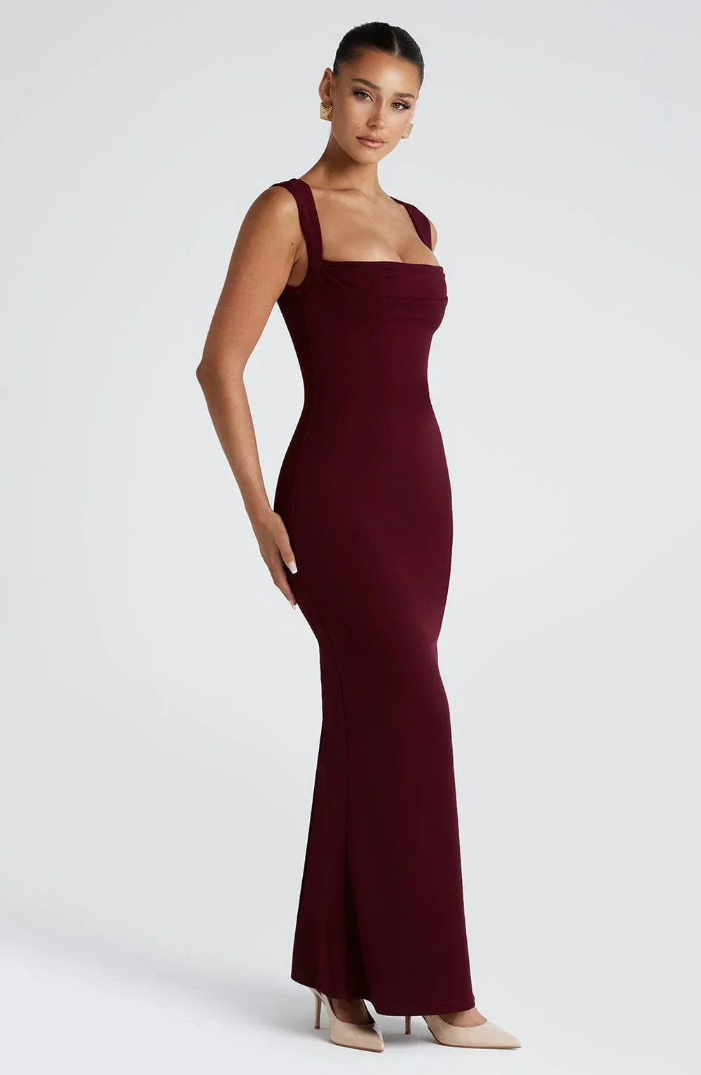 Allegra | Vestido Comprido Elegante em Cetim Decote Halter Costas Decotadas Noite
