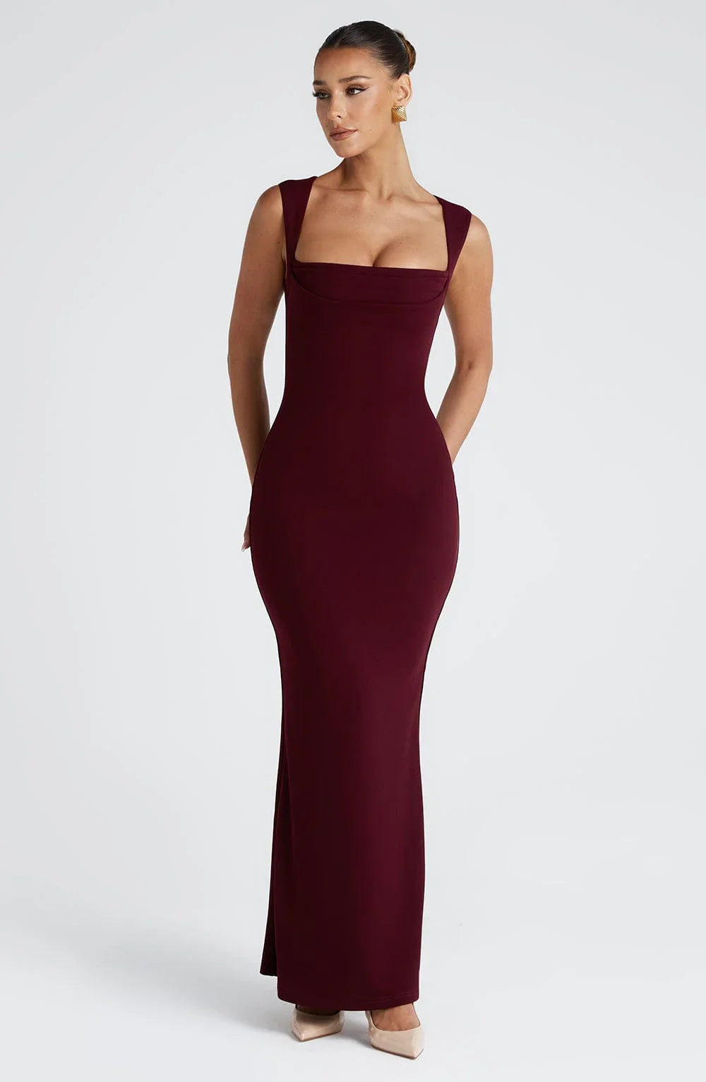 Allegra | Vestido Comprido Elegante em Cetim Decote Halter Costas Decotadas Noite