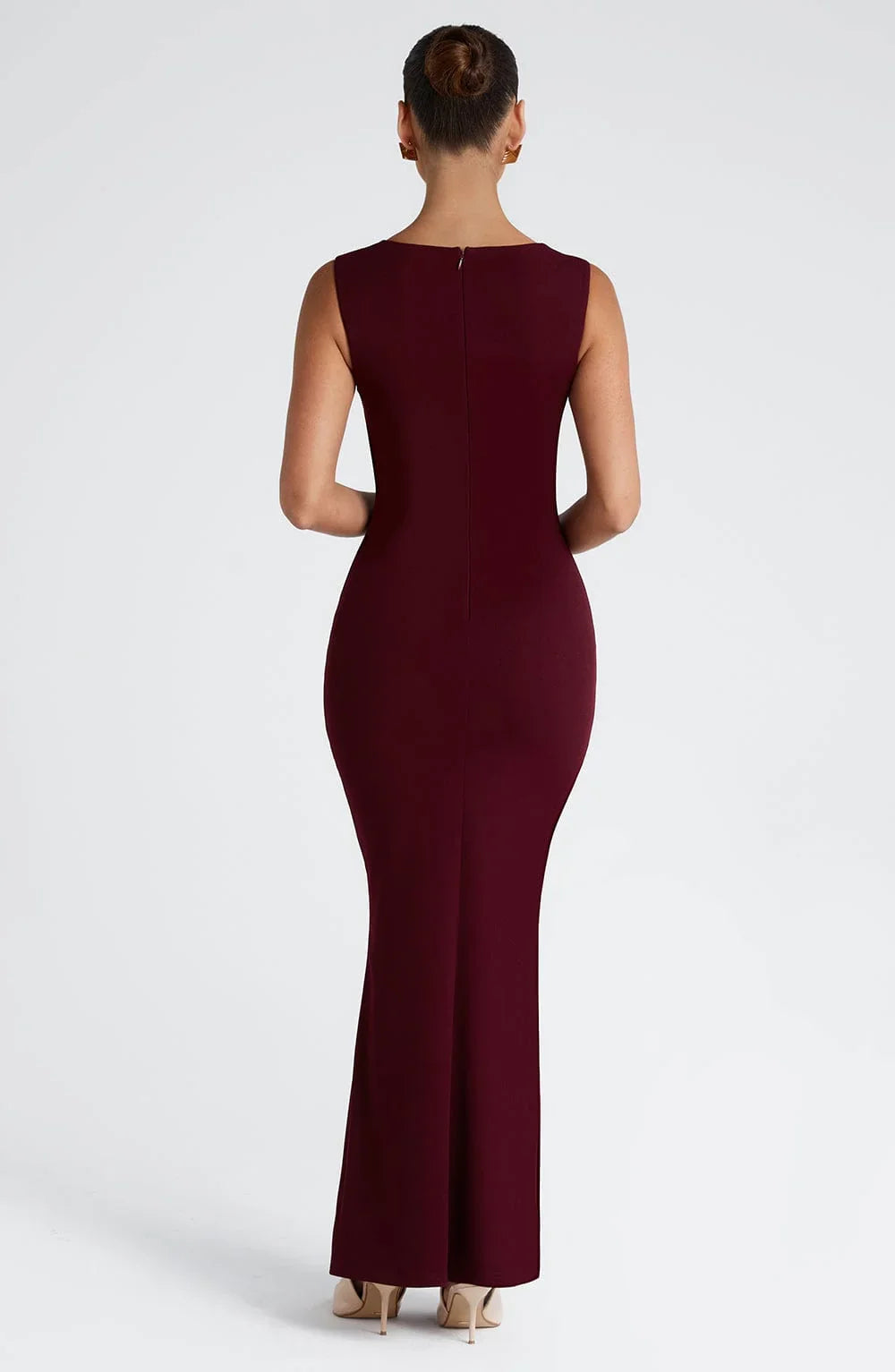 Allegra | Vestido Comprido Elegante em Cetim Decote Halter Costas Decotadas Noite