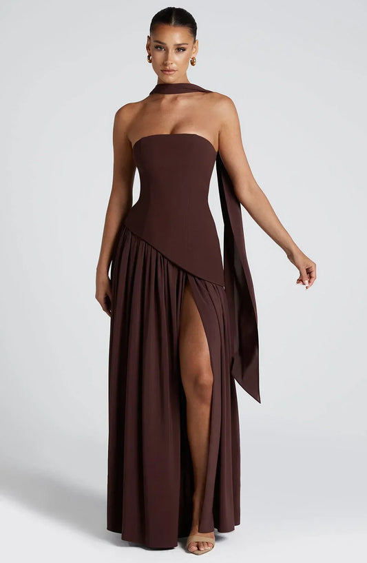 Calista | Vestido Comprido Elegante Sem Alças Corpete Detalhe Echarpe Racha