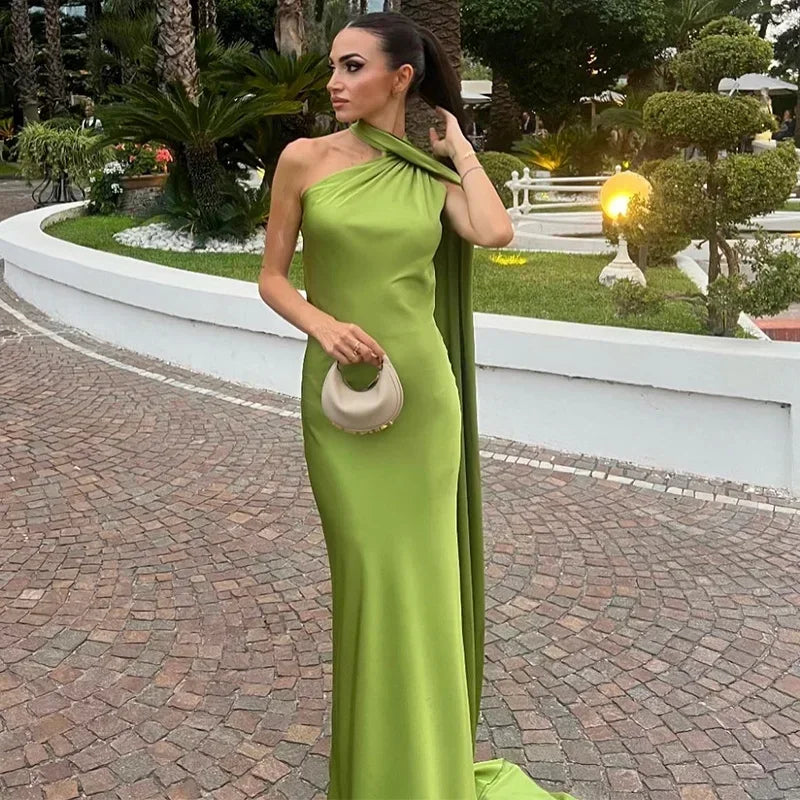 Ottavia | Vestido Comprido em Cetim Drapeado Um Ombro com Capa Noite