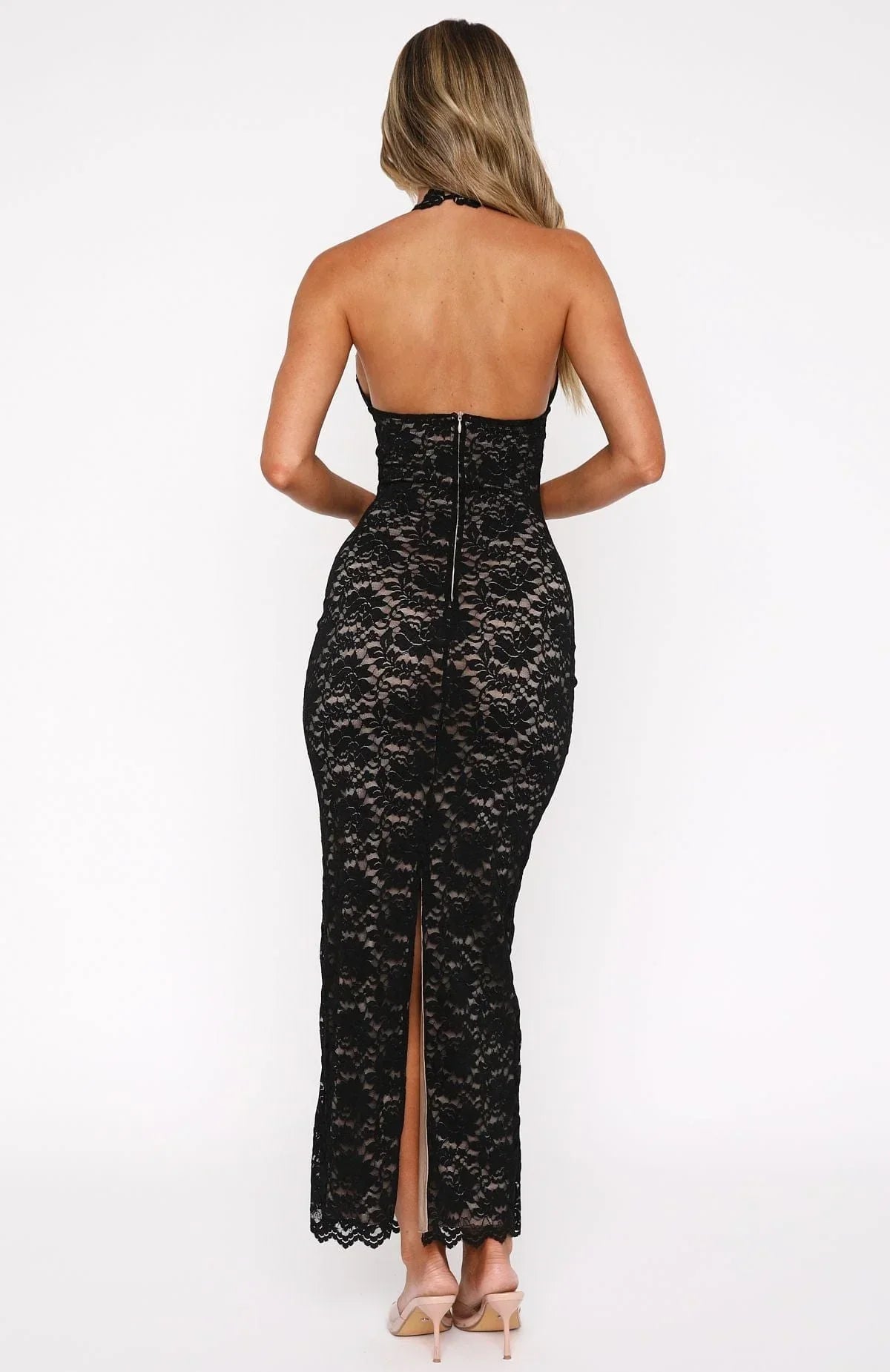 Anatolia | Vestido Comprido Elegante em Renda Floral Decote Profundo Halter Costas Decotadas Noite