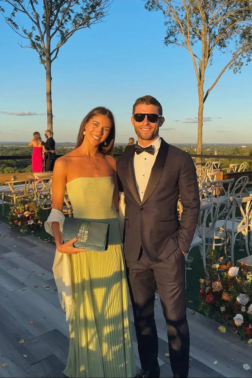 Emiliana | Vestido Comprido Plissado em Cetim Racha Alças Finas Noite Fluido