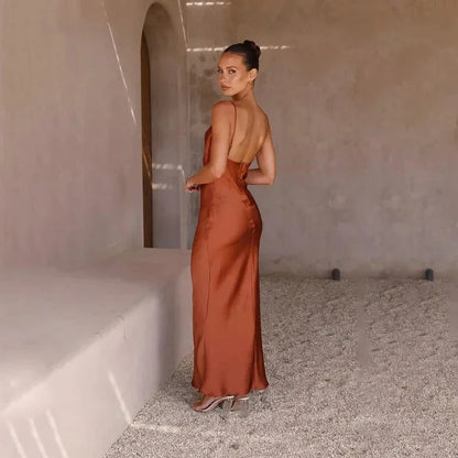 Calliope | Vestido Comprido Elegante em Cetim Decote Drapeado Slip Corte em Viés Noite