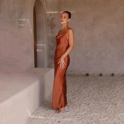 Calliope | Vestido Comprido Elegante em Cetim Decote Drapeado Slip Corte em Viés Noite