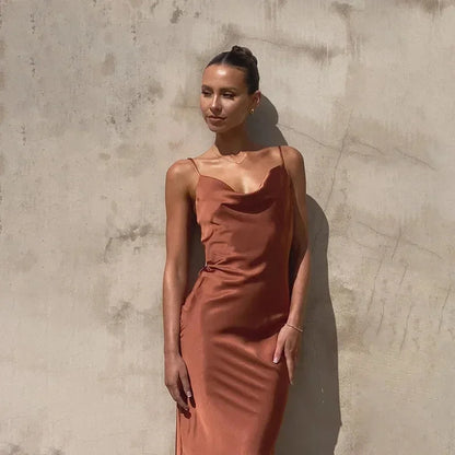Calliope | Vestido Comprido Elegante em Cetim Decote Drapeado Slip Corte em Viés Noite