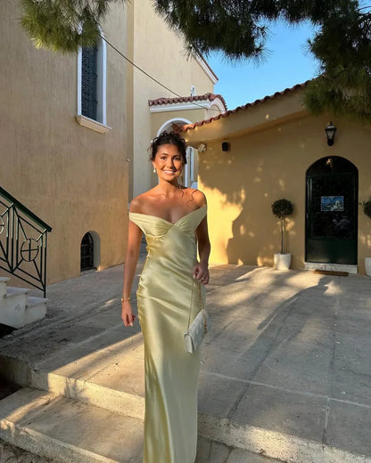 Fiammetta | Vestido Comprido Elegante em Cetim Ombros Descobertos Justo Noite