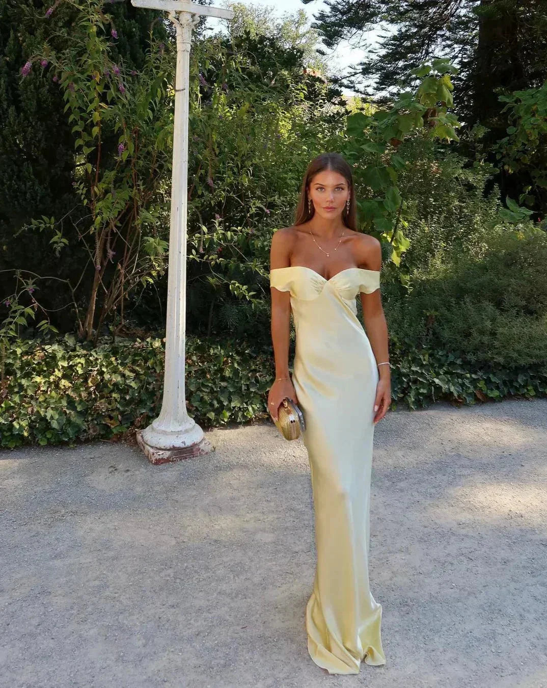 Fiammetta | Vestido Comprido Elegante em Cetim Ombros Descobertos Justo Noite