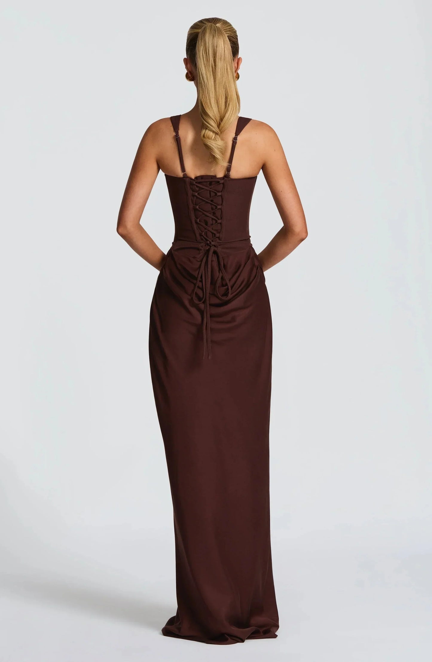Galatea | Vestido Comprido Elegante em Cetim Decote Quadrado Justo Costas Decotadas