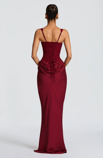 Galatea | Vestido Comprido Elegante em Cetim Decote Quadrado Justo Costas Decotadas