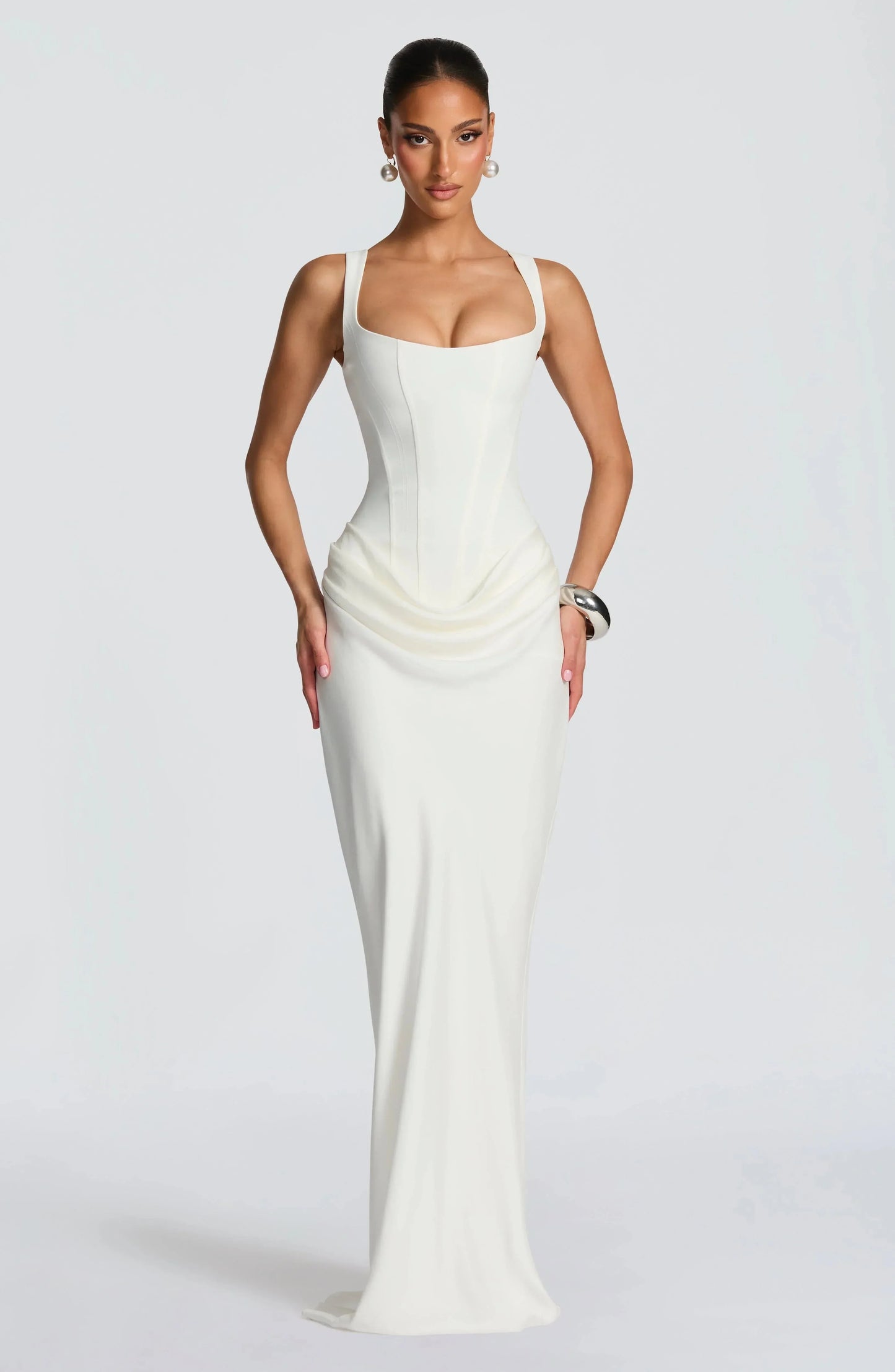 Galatea | Vestido Comprido Elegante em Cetim Decote Quadrado Justo Costas Decotadas