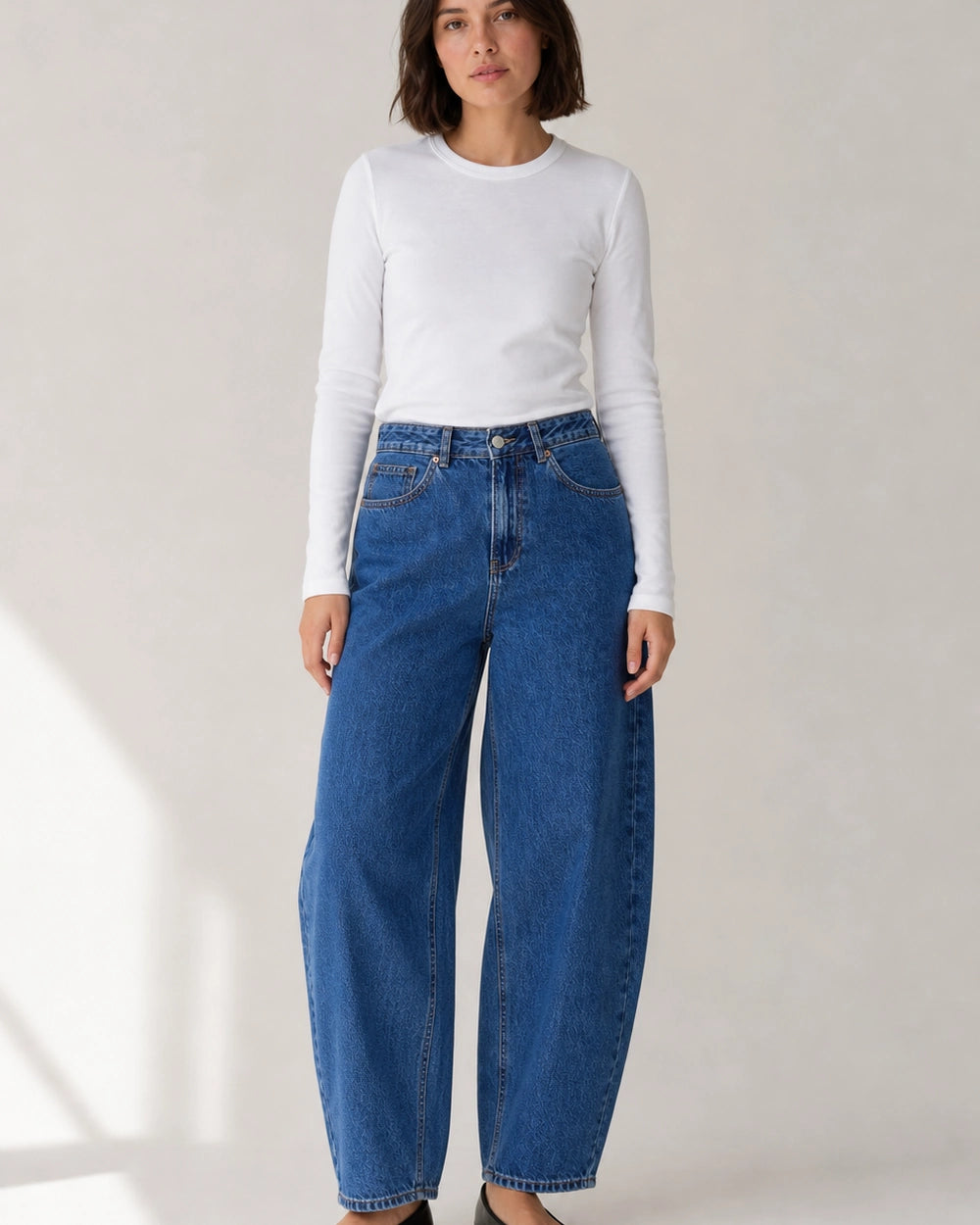 Jeans barrel de mulher de cintura subida azul médio — image