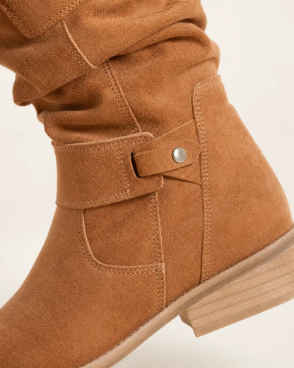 Botins de senhora Emilia em acabamento de camurça com cano franzido — image 5