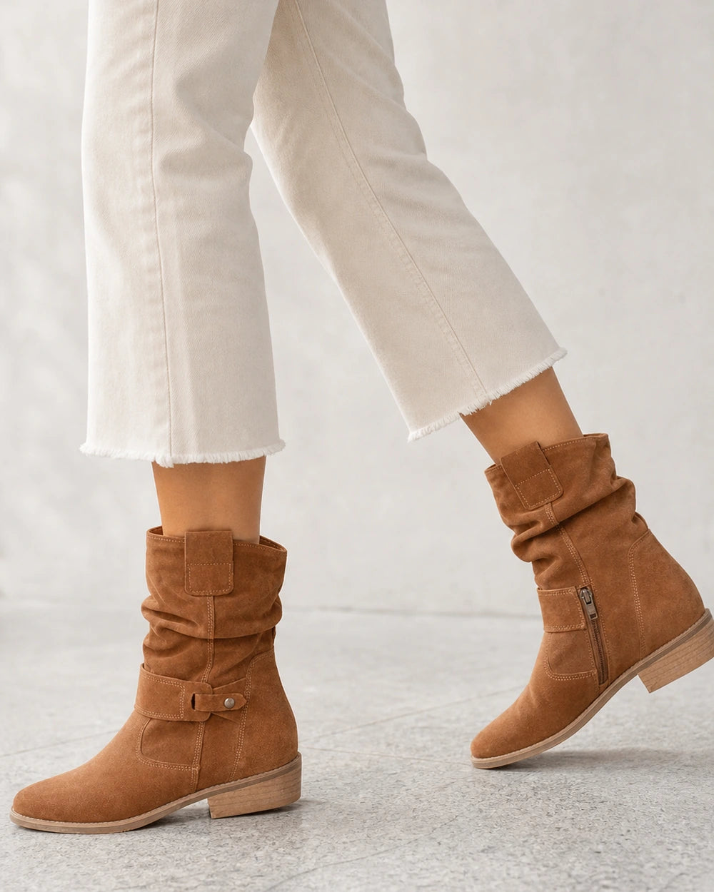 Botins de senhora Emilia em acabamento de camurça com cano franzido — image 6